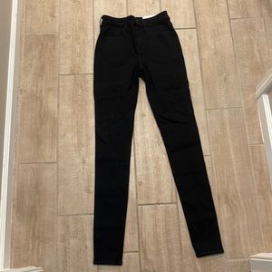 BRAND NEW American eagle black skinny jeans size 4